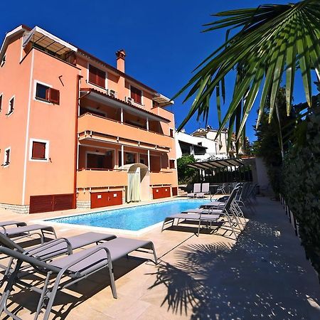 פורץ Apartments Zdjelar מראה חיצוני תמונה