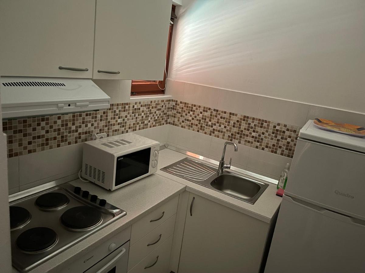 פורץ Apartments Zdjelar מראה חיצוני תמונה
