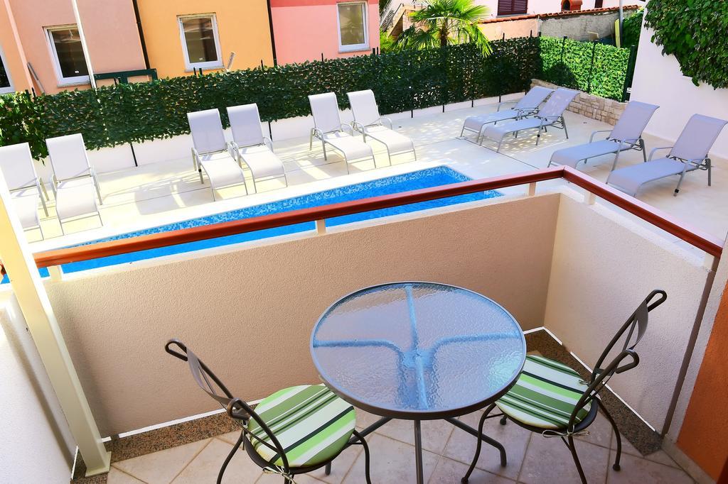 פורץ Apartments Zdjelar מראה חיצוני תמונה