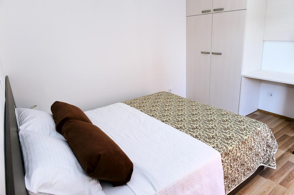 פורץ Apartments Zdjelar מראה חיצוני תמונה
