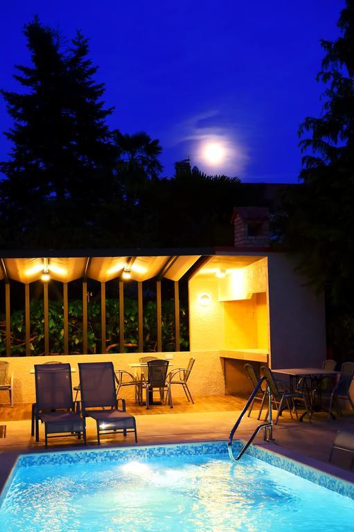 פורץ Apartments Zdjelar מראה חיצוני תמונה