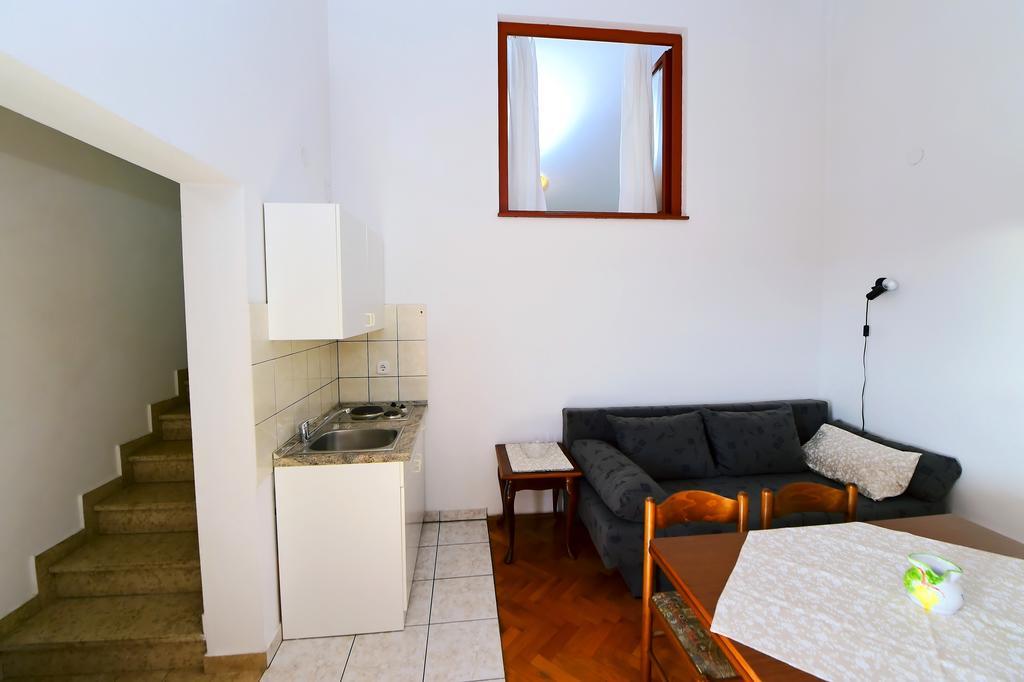 פורץ Apartments Zdjelar מראה חיצוני תמונה