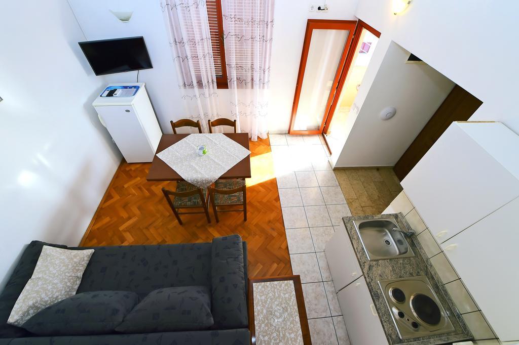 פורץ Apartments Zdjelar מראה חיצוני תמונה