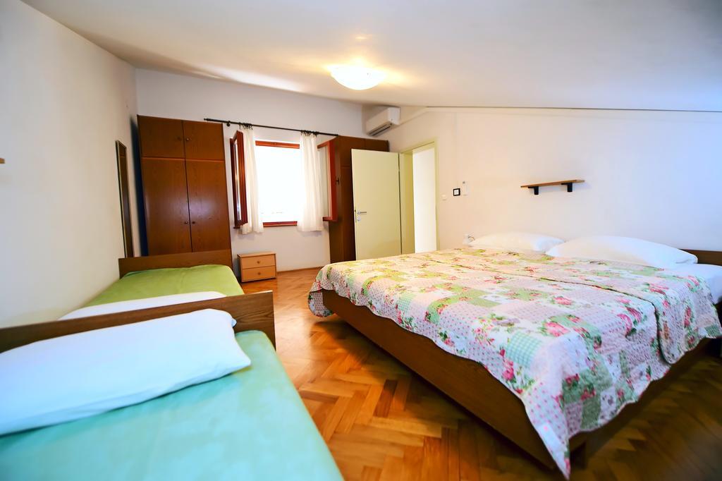 פורץ Apartments Zdjelar מראה חיצוני תמונה