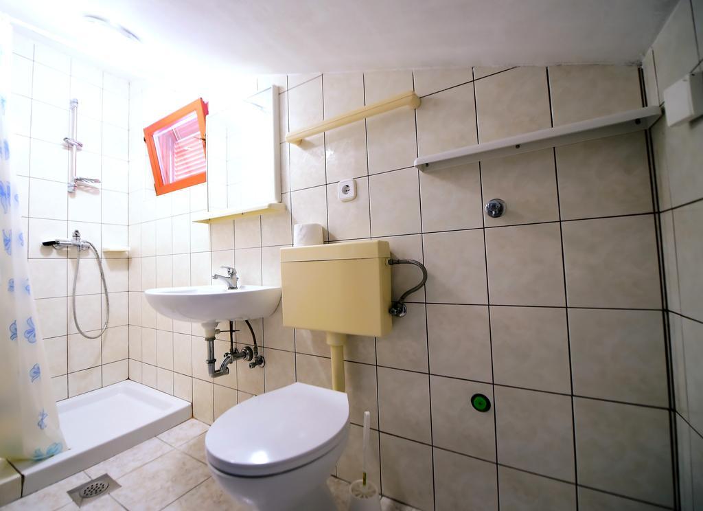 פורץ Apartments Zdjelar מראה חיצוני תמונה