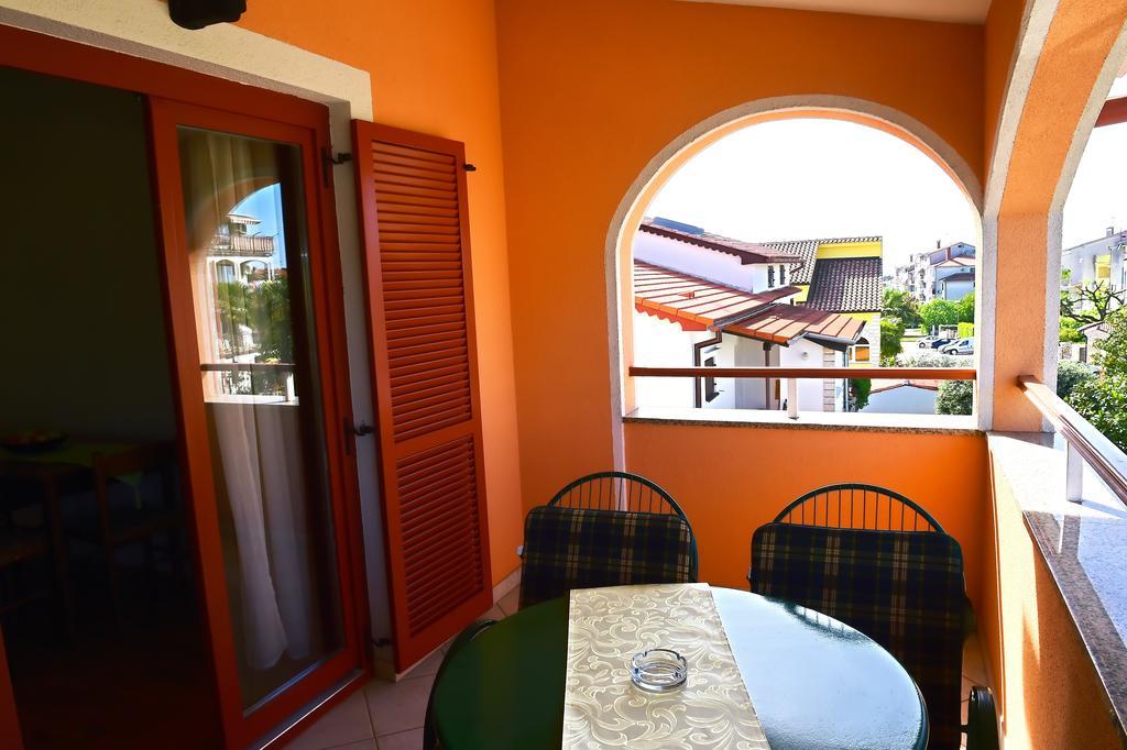 פורץ Apartments Zdjelar מראה חיצוני תמונה
