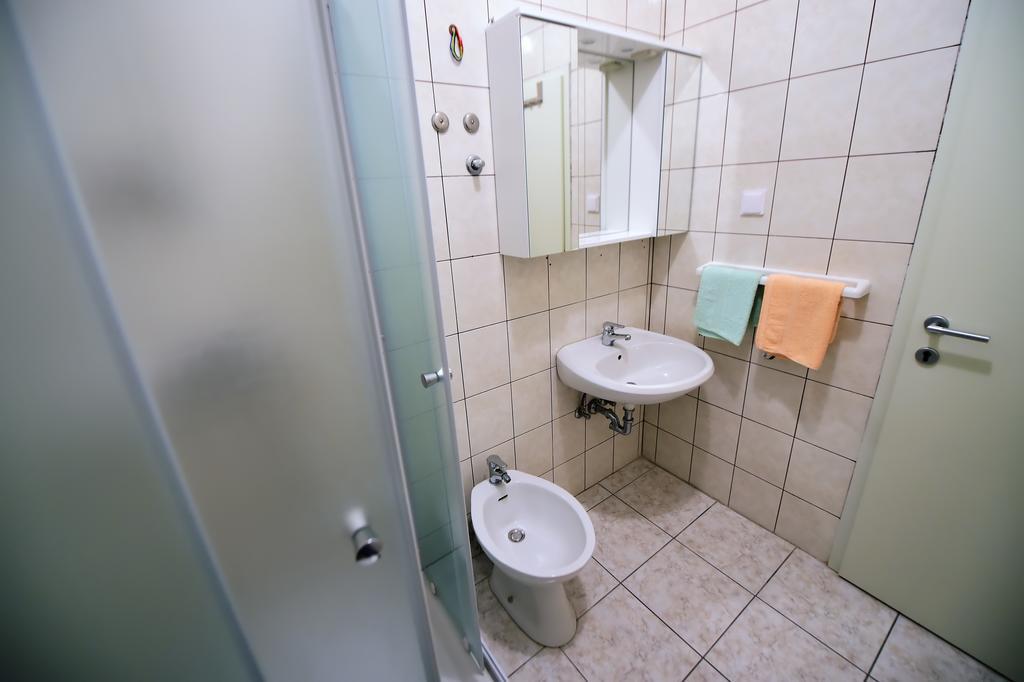 פורץ Apartments Zdjelar מראה חיצוני תמונה