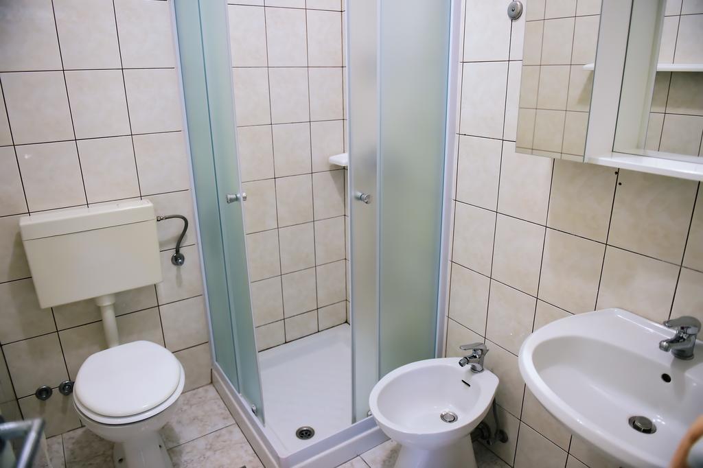 פורץ Apartments Zdjelar מראה חיצוני תמונה