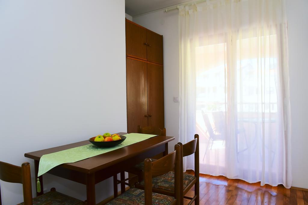 פורץ Apartments Zdjelar מראה חיצוני תמונה