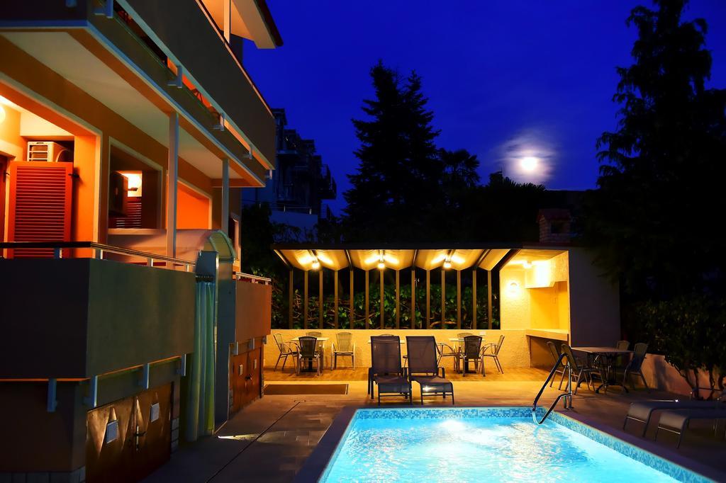 פורץ Apartments Zdjelar מראה חיצוני תמונה