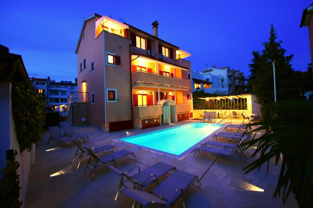 פורץ Apartments Zdjelar מראה חיצוני תמונה