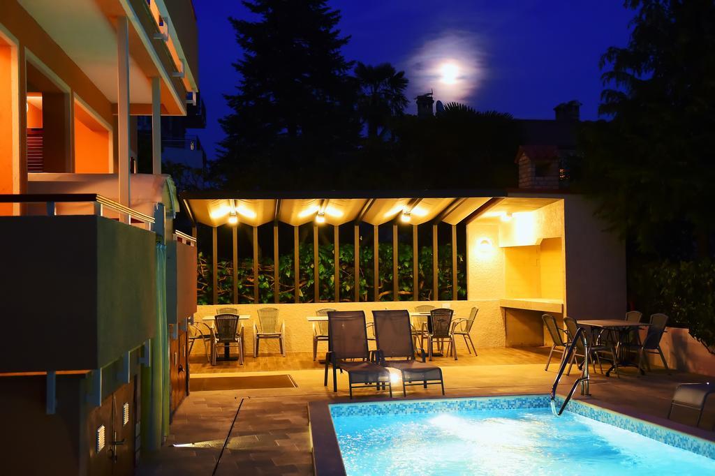 פורץ Apartments Zdjelar מראה חיצוני תמונה