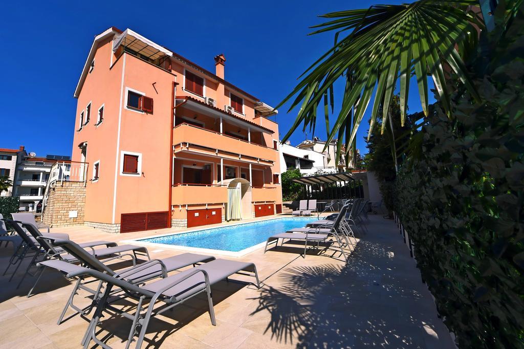 פורץ Apartments Zdjelar מראה חיצוני תמונה