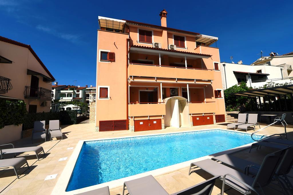 פורץ Apartments Zdjelar מראה חיצוני תמונה