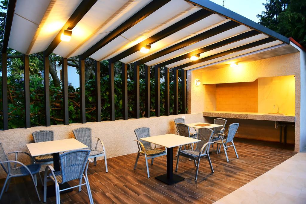 פורץ Apartments Zdjelar מראה חיצוני תמונה