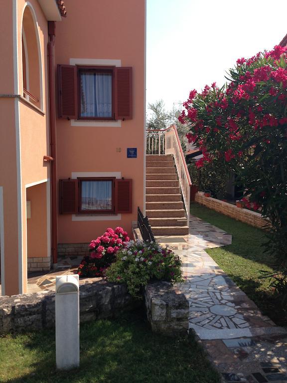 פורץ Apartments Zdjelar מראה חיצוני תמונה